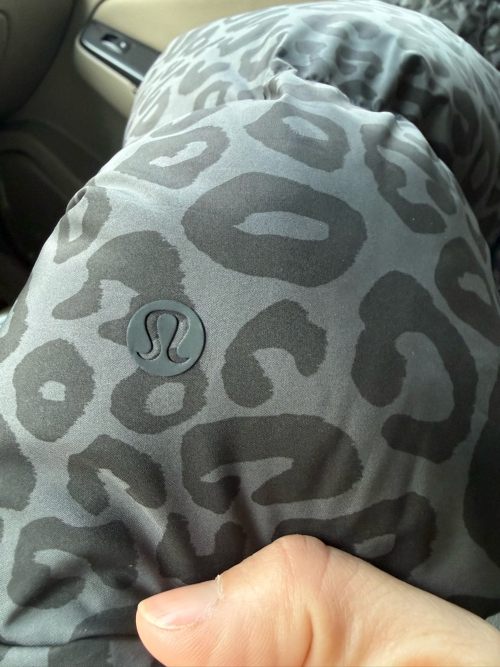 Lululemon Wonder Puff Cropped Vest Leopardo Shift Graphite Grey Multi - Picture 7 of 9